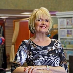 Meet your Posher, Lois